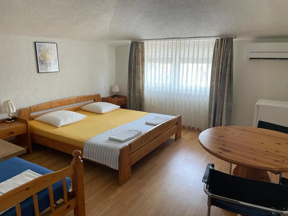 Vera Rooms Medulin Bed & Breakfast